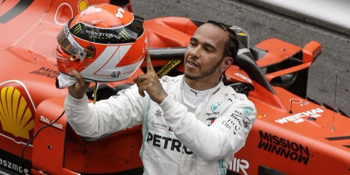 Lewis Hamilton erinnerte 2019 beim Monaco-GP mit einem Spezialhelm an den kurz zuvor verstorbenen Niki Lauda. Lewis Hamilton Niki Lauda
