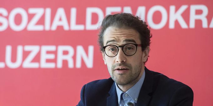 Der Präsident der SP Luzern und Vizepräsident der SP Schweiz, David Roth, wird die Moderation des ersten Hearings mit den Kandidatinnen für die Nachfolge der zurücktretenden Bundesrätin Simonetta Sommaruga übernehmen. (Archivbild) SP