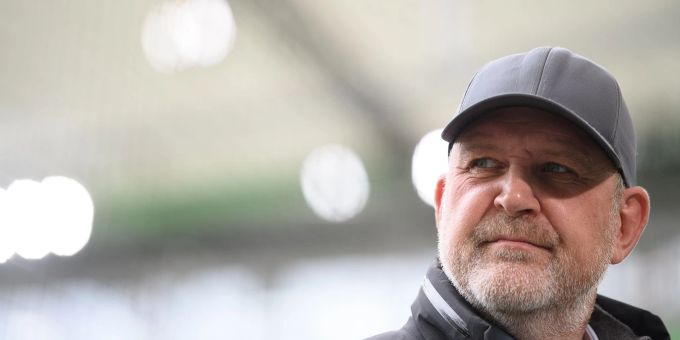 Wolfsburg - Schmadtke rügt Spieler und schlägt Spendenaktion vor