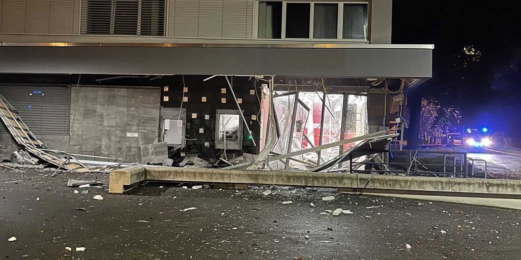Aesch BL Zwei Bankomaten aufgebrochen