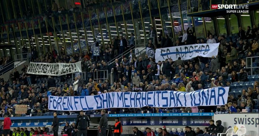 Die Luzern-Fans setzen ein klares Zeichen gegen Club-Boss Bernhard Alpstaeg.