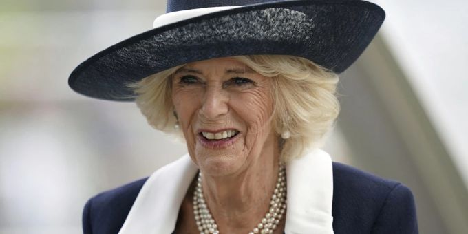 Ohne Charles - Queen Consort Camilla gönnt sich Wellness in Indien