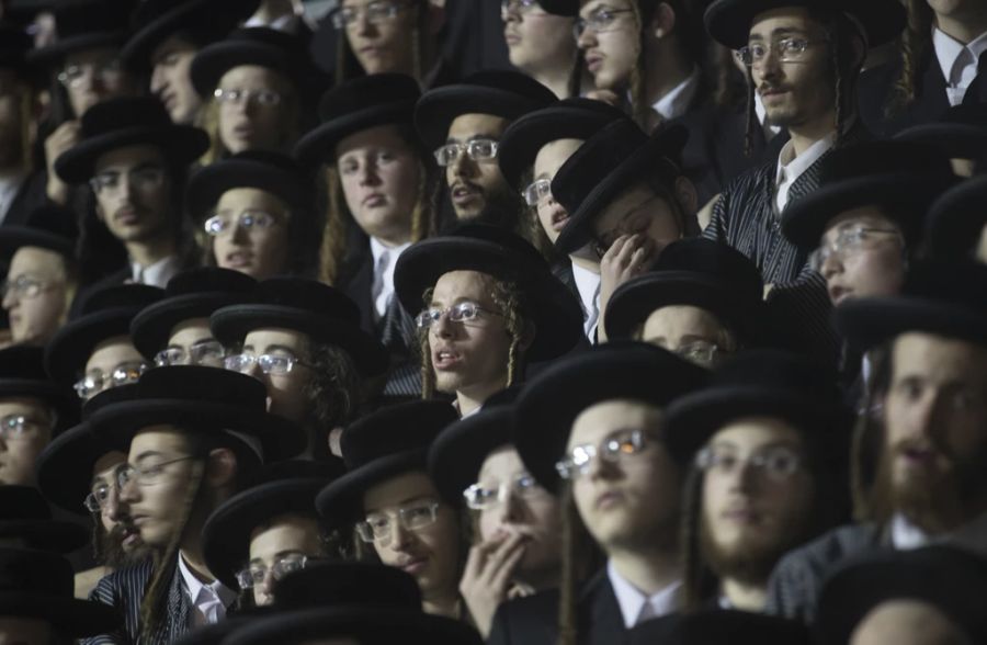 Stark religiöse Juden versammeln sich in Jerusalem. (Archivbild)