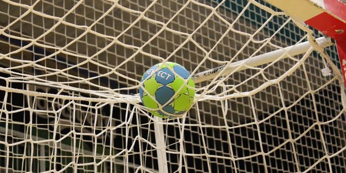 HSG Leimental verliert gegen SG RD Uster/GC Amicitia. Handball im Tornetz.