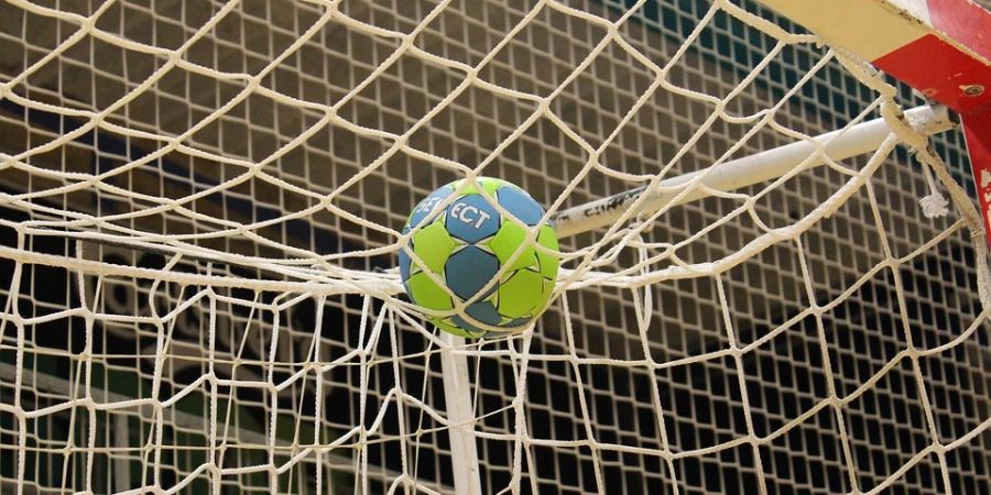 Handball im Tornetz.
