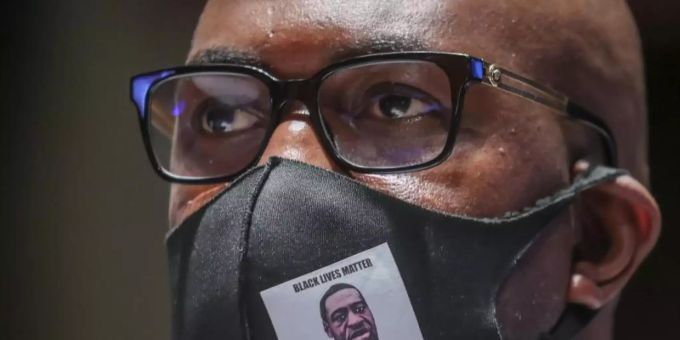 Philonise Floyd, ein Bruder von George Floyd, trifft in Capitol Hill ein, um für eine Anhörung auszusagen. Foto: Michael Reynolds/Pool EPA/AP/dpa Philonise Floyd, ein Bruder von George Floyd, trifft in Capitol Hill ein, um für eine Anhörung auszusagen. Foto: Michael Reynolds/Pool EPA/AP/dpa