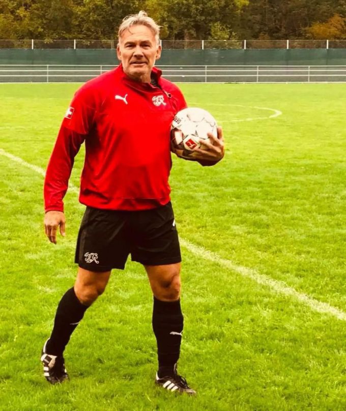 Früher spielte Erni Maissen unter anderem beim FC Basel, heute ist er im Aussendienst bei der Techno AG in Aesch BL tätig. FC Basel Erni Maissen