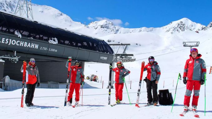Österreichs Ski-Alpin-Team beim Trainingsstart auf dem Kaunertaler Gletscher. Im Team gibt es nun einen Fall des Coronavirus. ÖSV Coronavirus Ski Alpin