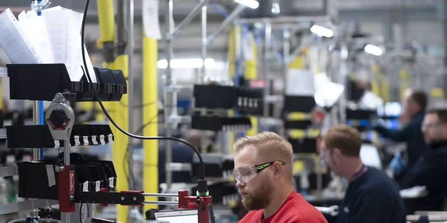 Wirtschaft in der Eurozone bricht etwas weniger ein als gedacht. (Archiv)