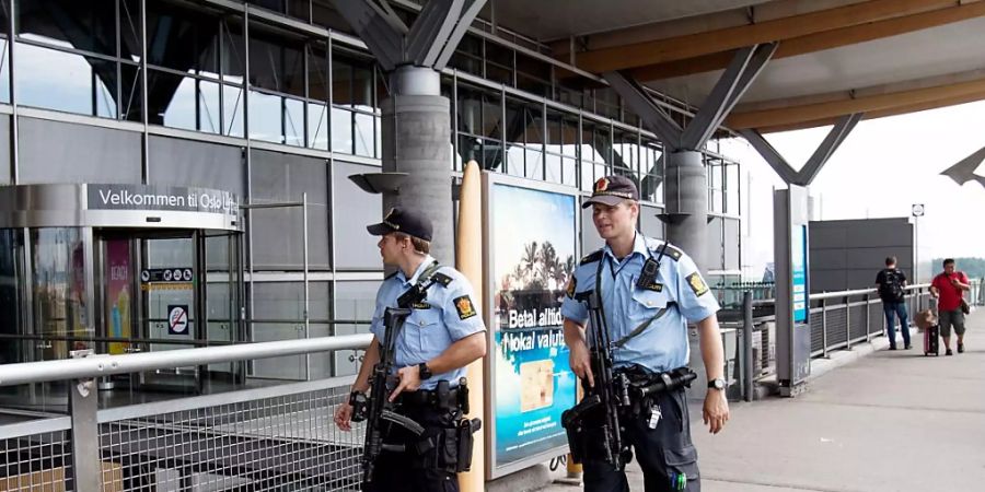 Bei der Fluggesellschaft Norwegian steigt der chinesische Staat ein - im Bild der Flughafen Oslo. (Archiv)