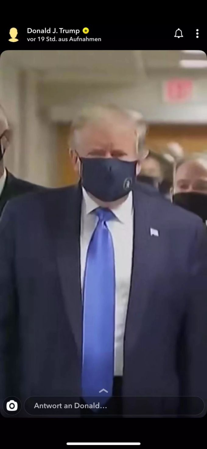 Auch auf Snapchat veröffentlichte Donald Trump ein Bild von sich mit einer Schutzmaske an. Donald Trump