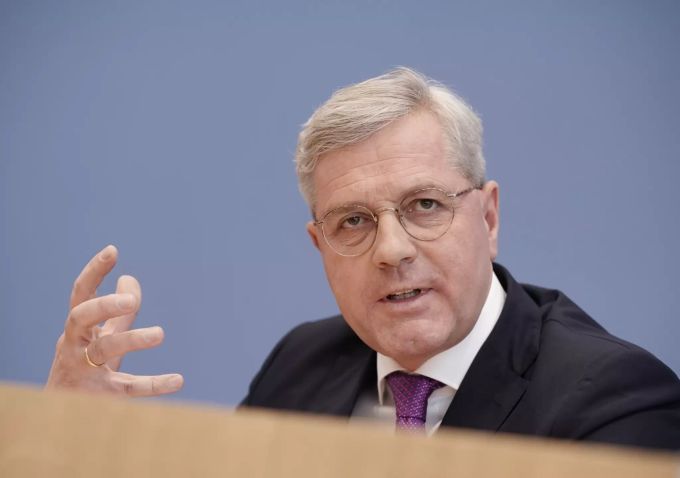 Norbert Röttgen, (CDU), Vorsitzender des Auswärtigen Ausschusses des Bundestags, spricht bei einer Pressekonferenz. Er warnt vor dem Egoismus einiger EU-Staaten. norbert röttgen