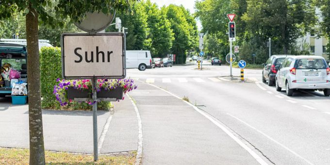 Das Ortsschild von Suhr. Das Ortsschild von Suhr.