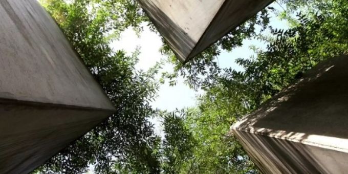 Beton ist überall, immer mehr davon. Aber die Zementherstellung ist ein Klimasünder. Empa-Forscher schaffen Abhilfe, sogar einen CO2 fressenden Zement kriegen sie gebacken. Das epochemachende Material befindet sich nun in der Testphase. (Pressebild) Beton, Zement