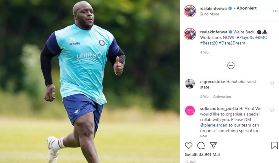 Mit den Wycombe Wanderers schafft Adebayo Akinfenwa den Aufstieg in die Championship.