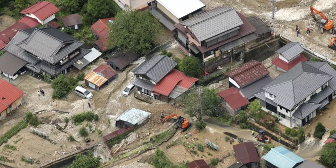 Ein mit Schlamm bedecktes Wohngebiet in Gero in der Präfektur Gifu. In den von schweren Unwettern heimgesuchten Überschwemmungsgebieten in Japan schwindet die Hoffnung auf weitere Überlebende. Unwetter in Japan