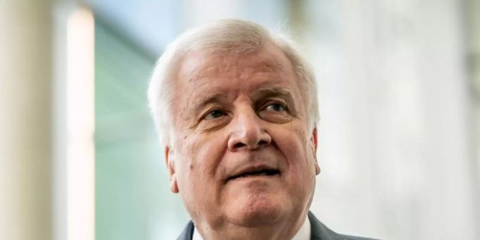 Horst Seehofer kommt als Zeuge in den Maut-Untersuchungsausschuss im Bundestag. Foto: Michael Kappeler/dpa Horst Seehofer kommt als Zeuge in den Maut-Untersuchungsausschuss im Bundestag. Foto: Michael Kappeler/dpa