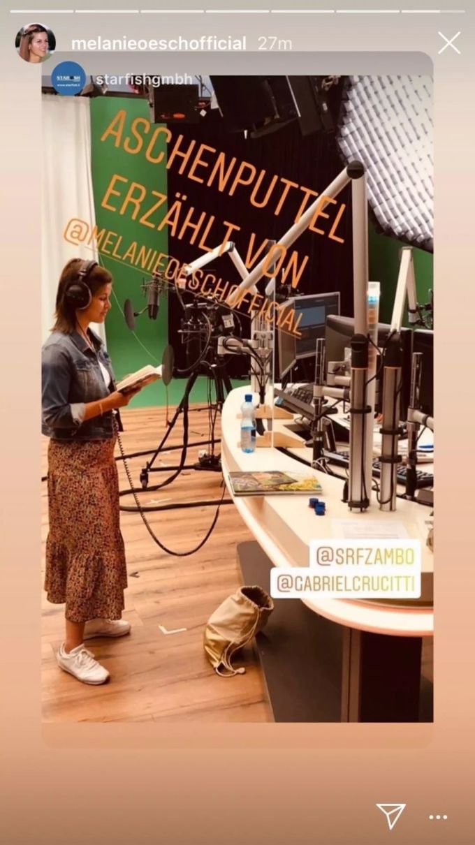 Mit Post-Baby-Bäuchlein: Melanie Oesch ist zu Besuch in der SRF-Kindersendung «Zambo». melanie