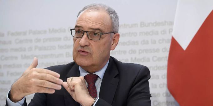 Bundesrat Guy Parmelin spricht an einer Medienkonferenz zur Corona-Pandemie im Medienzentrum Bundeshaus in Bern. guy parmelin coronavirus