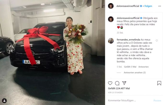 Dolores Aveiro, die Mutter von Cristiano Ronaldo, freut sich über ihr Geschenk. Ronaldo