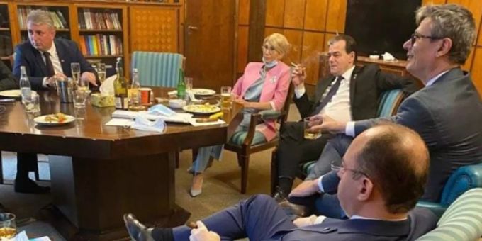 Party im Büro - Rumäniens Premier verstösst gegen Corona-Regeln