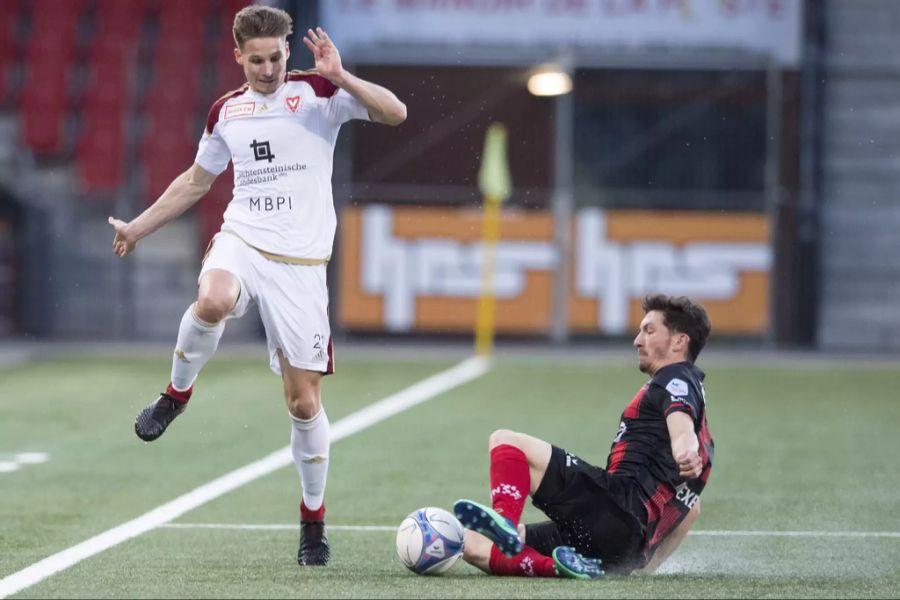 Ein Jahr zuvor spielte der Berner (r.) auf Leihbasis bei Neuchatel Xamax.