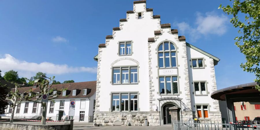 Das Schul- und Gemeindehaus in Turgi.