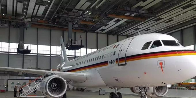 Ein umgerüsteter Airbus A319 steht in einem Hangar. Das Flugzeug soll künftig als Aufklärungsflugzeug der Bundeswehr unterwegs sein. Foto: Bundesluftwaffe/dpa Ein umgerüsteter Airbus A319 steht in einem Hangar. Das Flugzeug soll künftig als Aufklärungsflugzeug der Bundeswehr unterwegs sein. Foto: Bundesluftwaffe/dpa