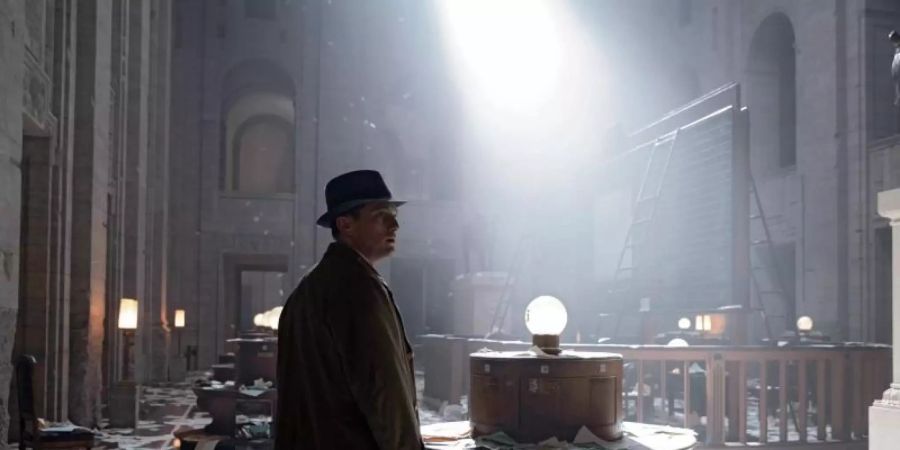 Gereon Rath (Volker Bruch) in einer Szene der dritten Staffel von «Babylon Berlin». Foto: Frederic Batier/X Filme Creative Pool/ARD Degeto/WDR/Sky/Beta Film 2019/dpa