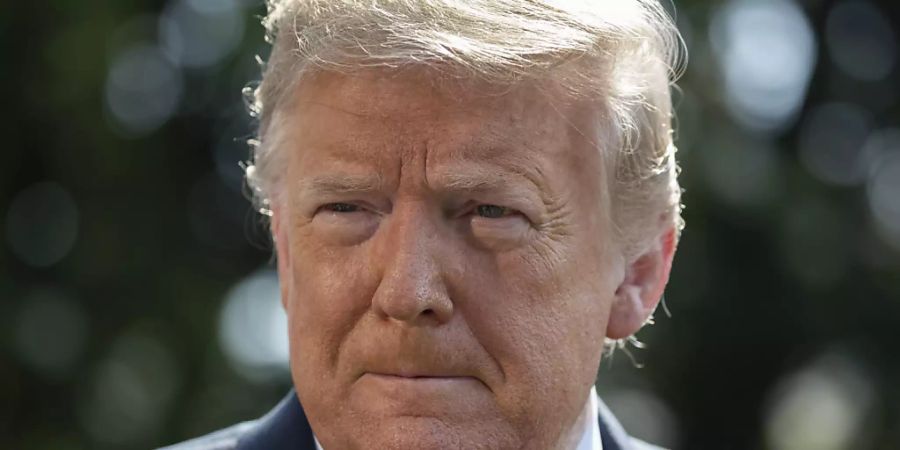 ARCHIV - Der US-Sender CNN will erfahren haben, dass sich Donald Trump am Telefon gegenüber anderen Staats- und Regierungschefs ungewöhnlich verhält. Foto: Alex Brandon/AP/dpa