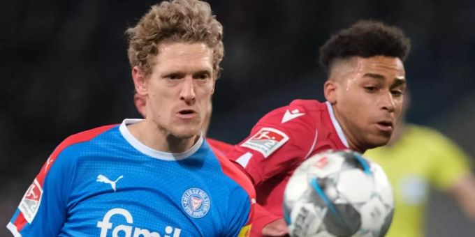 Kiel - Holstein Kiel verlängert mit Verteidiger van den Bergh