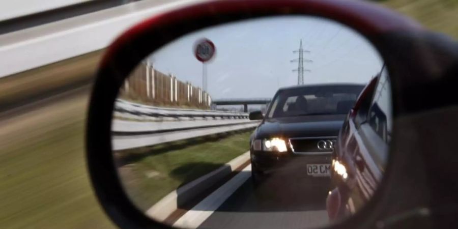 Laut einer Umfrage fühlen 90 Prozent der befragten Verkehrsteilnehmer eine zunehmende Aggressivität im Strassenverkehr. Foto: Marcus Führer/dpa