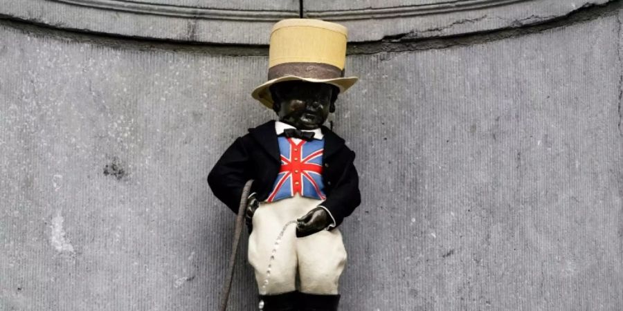 Brüssels Manneken Pis mit Union Jack-Weste