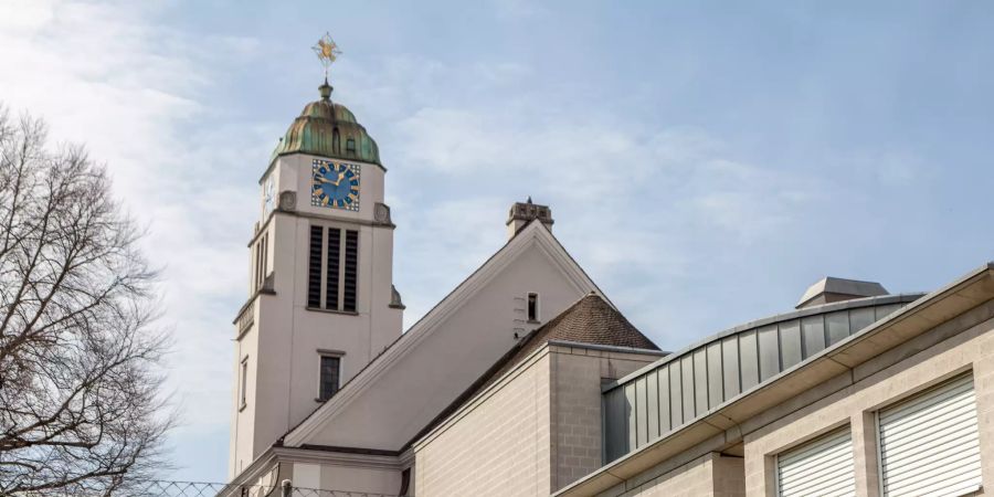 Die katholische Kirche St. Agatha in Dietikon.