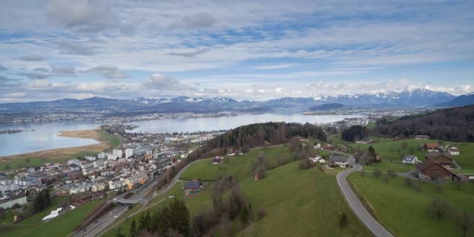 Blick auf die Ladschaft von der Luegeten in Freienbach aus. Gemeindeversammlung Musikverbot