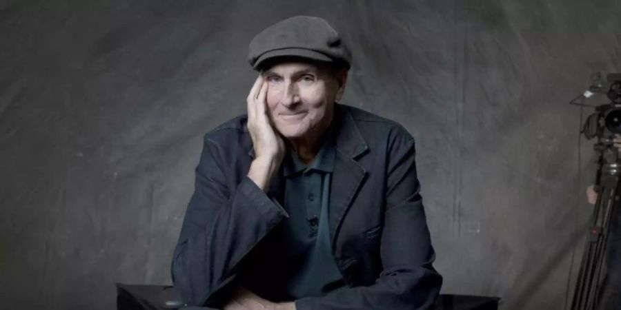 James Taylor hat Klassiker gecovert - von Nostalgie aber hält der Singer-Songwriter nichts. Foto: Norman Seeff/Tyler Demogenes Photography/Concord Records/Universal Music/dpa
