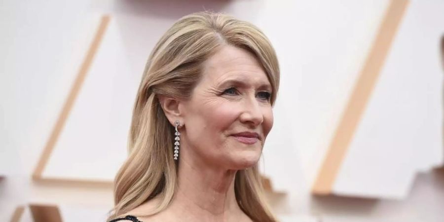 Schauspielerin Laura Dern gewinnt einen Oscar als beste Nebendarstellerin. Foto: Jordan Strauss/Invision/AP/dpa