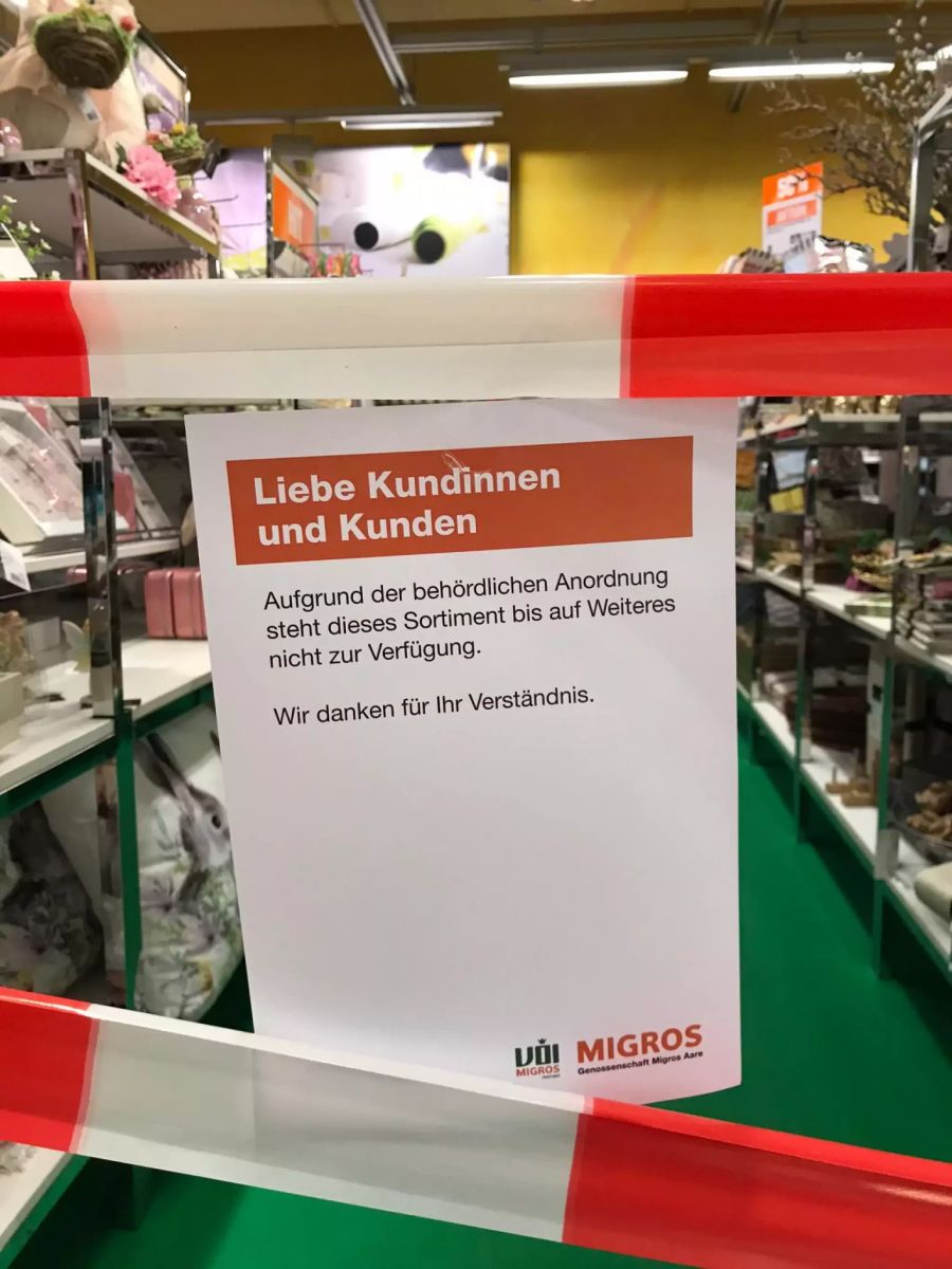 Non-Food-Bereiche in den Migros-Filialen werden abgesperrt.