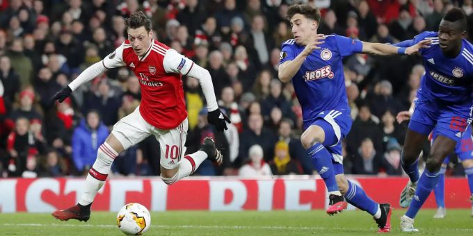 Mesut Özil im 1/16-Final der Europa League gegen Olympiakos Piräus. Europa League