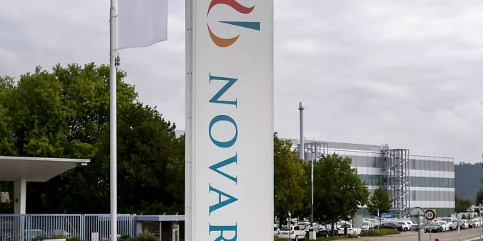 Der Pharmakonzern Novartis ist noch einmal davon gekommen: Die US-Gesundheitsbehörde FDA hat sich entschieden, wegen der Datenmanipulation bei der Gentherapie Zolgensma keine Sanktionen gegen den Basler Konzern zu erheben. (Archiv) Der Pharmakonzern Novartis ist noch einmal davon gekommen: Die US-Gesundheitsbehörde FDA hat sich entschieden, wegen der Datenmanipulation bei der Gentherapie Zolgensma keine Sanktionen gegen den Basler Konzern zu erheben. (Archiv)