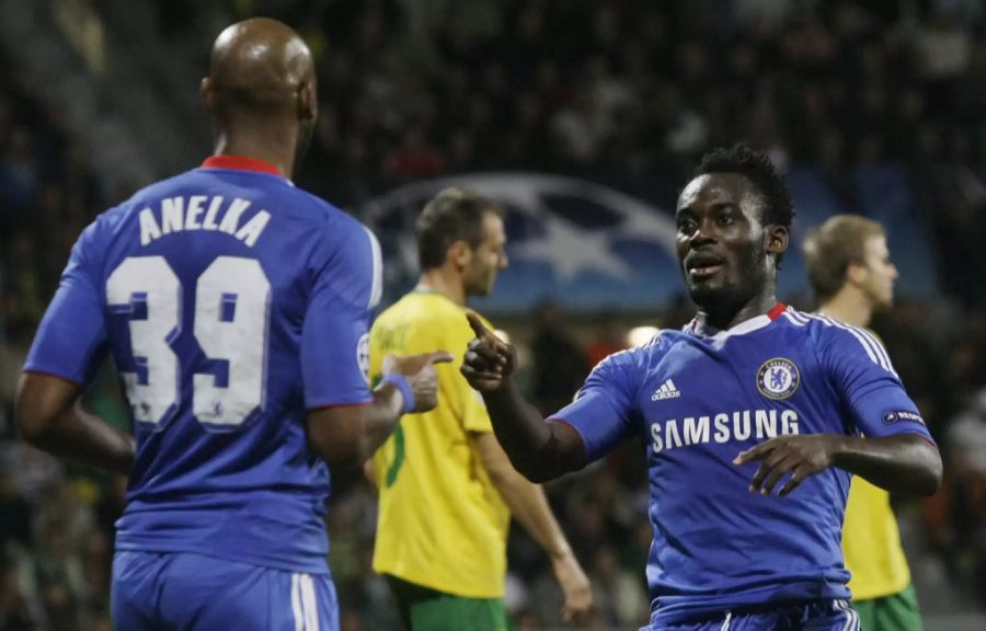 Auch gegen die Stars von Chelsea durfte man antreten. Links Nicolas Anelka, rechts Michael Essien.