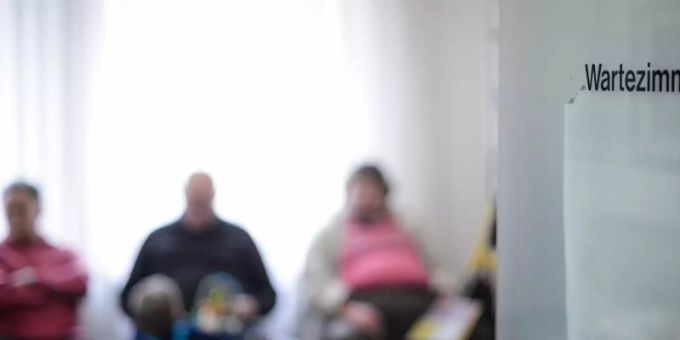 Patienten im Wartezimmer einer Arztpraxis. Arztpraxis