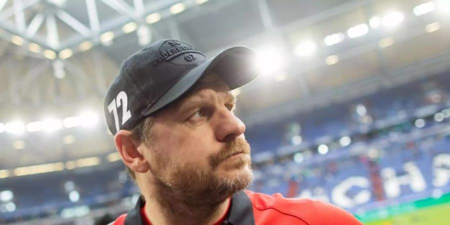 Muss mit Aufsteiger Paderborn zu Rekordmeister Bayern: SC-Coach Steffen Baumgart. Foto: Rolf Vennenbernd/dpa