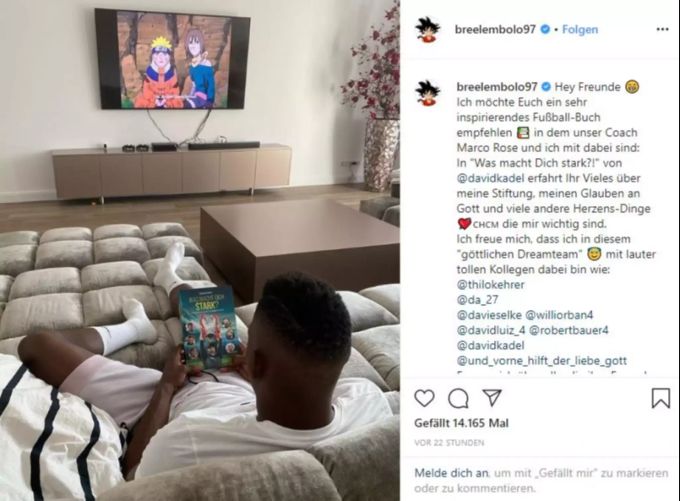 Breel Embolo promotet das Buch «Was macht dich stark?» von Autor David Kadel. Embolo