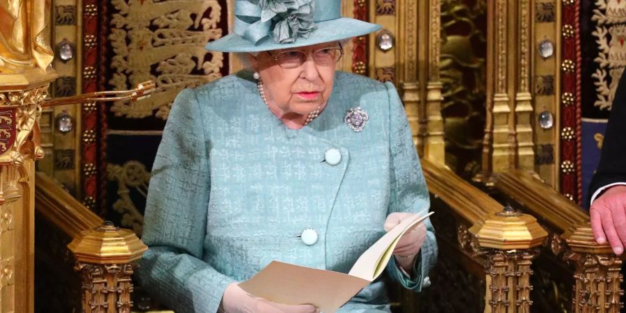 Die britische Queen Elizabeth II. hat sich mit dem Coronavirus infiziert.