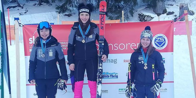 Allegra Frei (m.) nach ihrem Sieg im Super-G. Allegra Frei