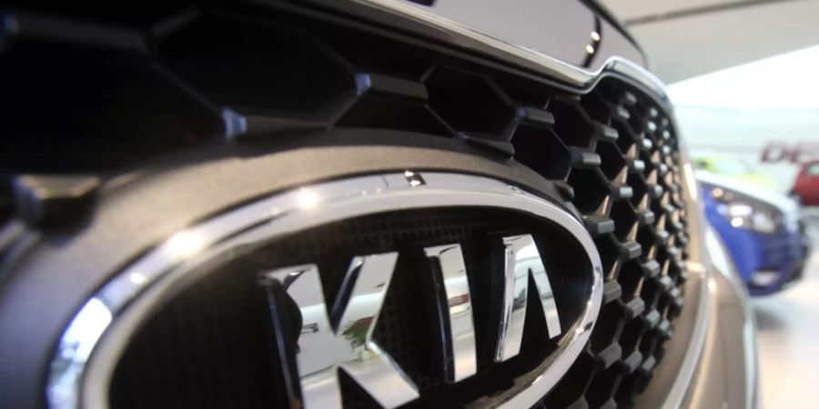 Der südkoreanische Autokonzern Kia Motors legt seine Produktion in drei Fabriken vorübergehend still. Die Coronakrise hat die Verkäufe in Europa und den USA gebremst. (Archivbild).