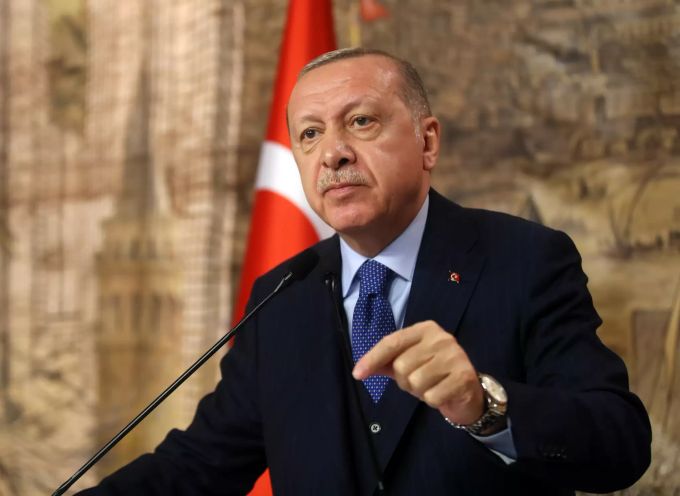 Recep Tayyip Erdogan, Präsident der Türkei, spricht vor Parlamentsmitgliedern im Dolmabahce-Palast. Konflikt in Syrien - Türkei