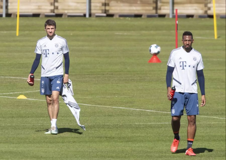 Halten Abstand zueinander: Thomas Müller (l.) und Jérôme Boateng.