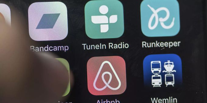 Der Online-Apartment-Vermittler Airbnb hat sich in der Coronavirus-Krise frisches Geld besorgt. (Symbolbild) Der Online-Apartment-Vermittler Airbnb hat sich in der Coronavirus-Krise frisches Geld besorgt. (Symbolbild)